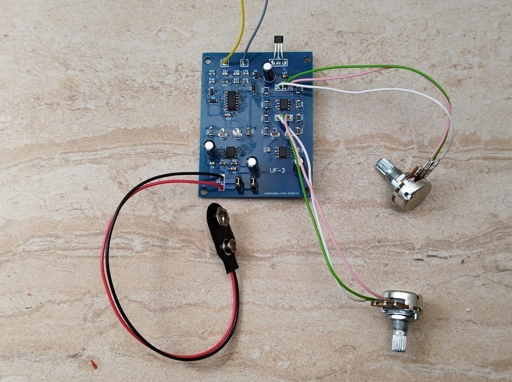 Electrostatic/Magnetic field detector (UF-3 SMD)